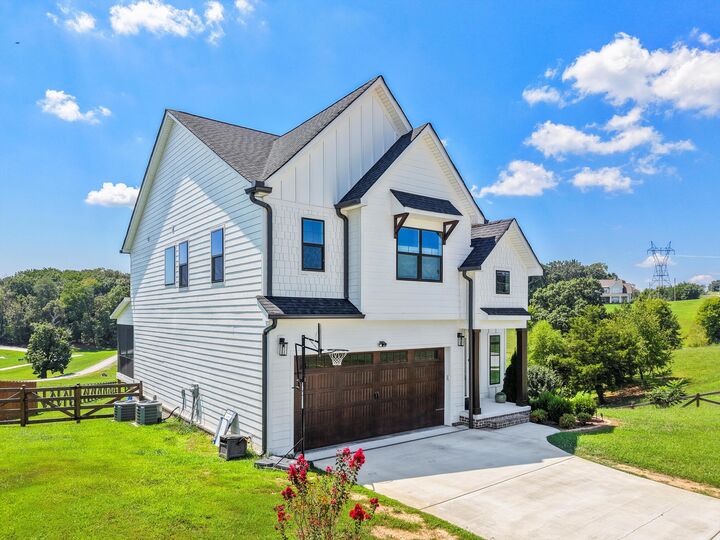 Property Photo: 7424 Crowes Nest Drive TN 37341