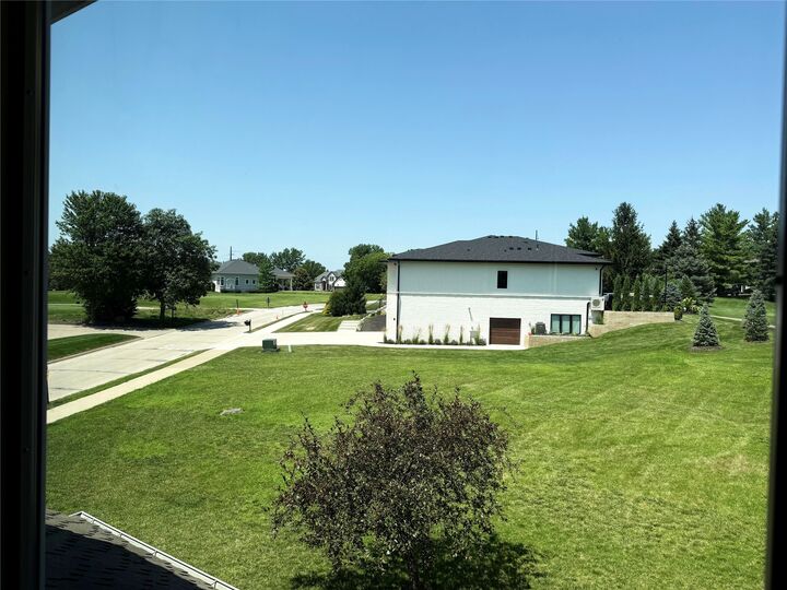 Property Photo: 5583 Beechwood Terrace IA 50266