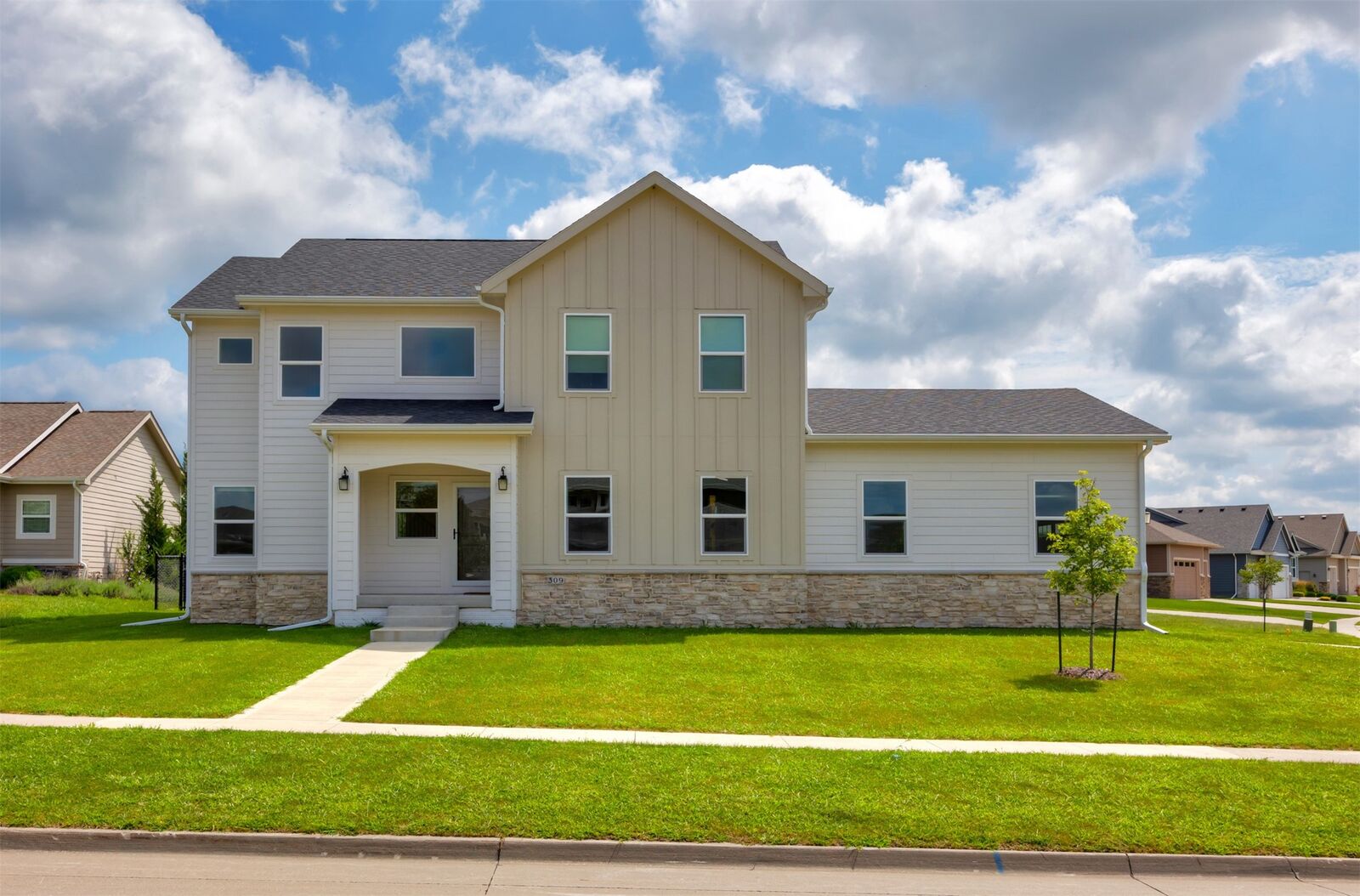Property Photo:  309 Sweetwater Circle  IA 50226 