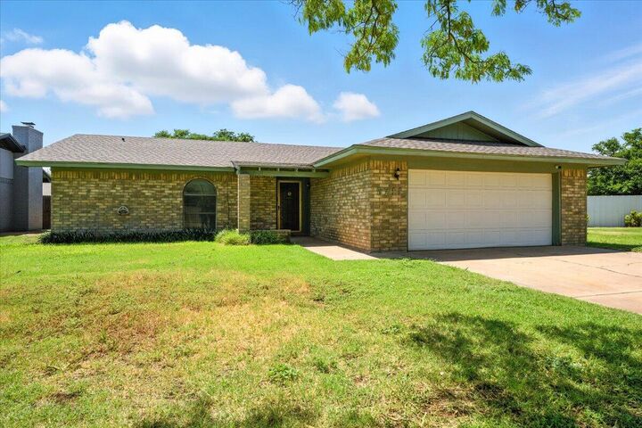 Property Photo:  5711 2nd Street  TX 79416 