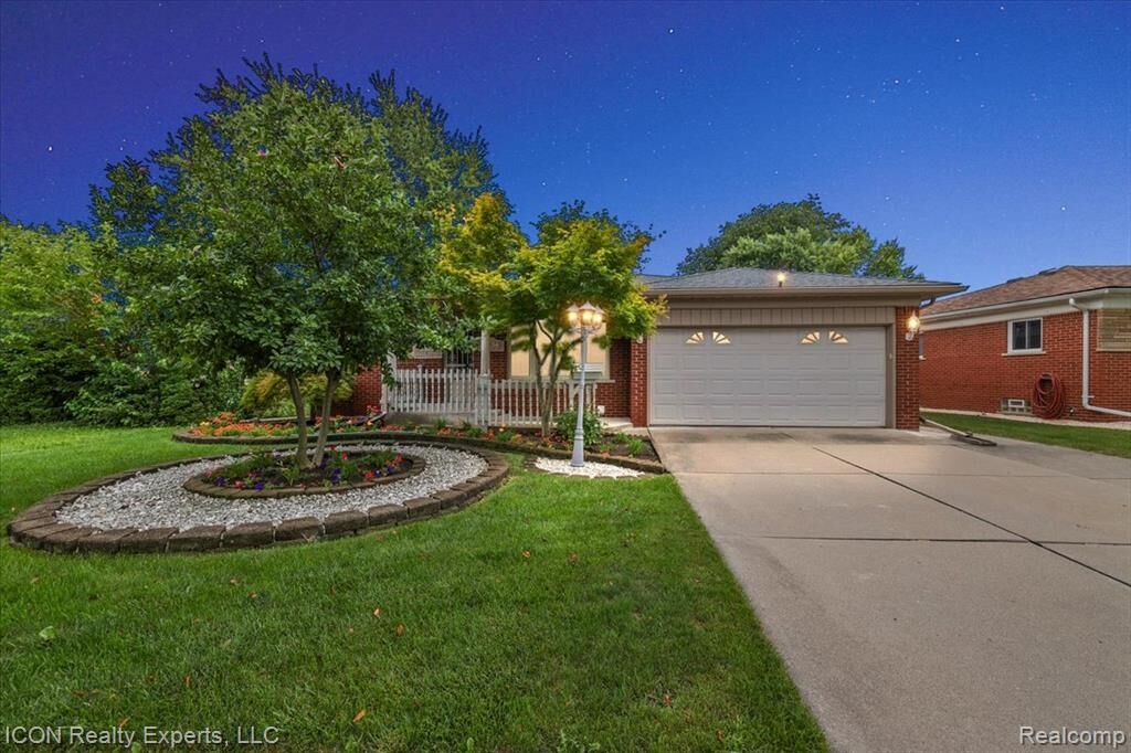 Property Photo: 13264 Geoffry Drive MI 48088 3661
