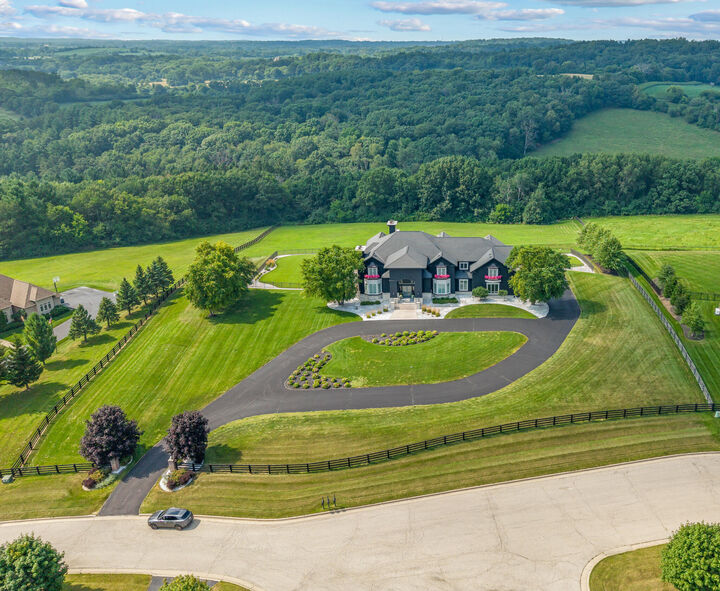 Property Photo:  S17w28902 Price Ct  WI 53188 