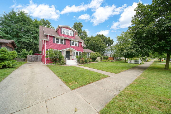 Property Photo: 734 Oakridge Drive MI 49203