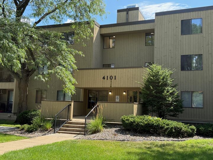 4101 Parklawn Avenue 227  Edina MN 55435 photo