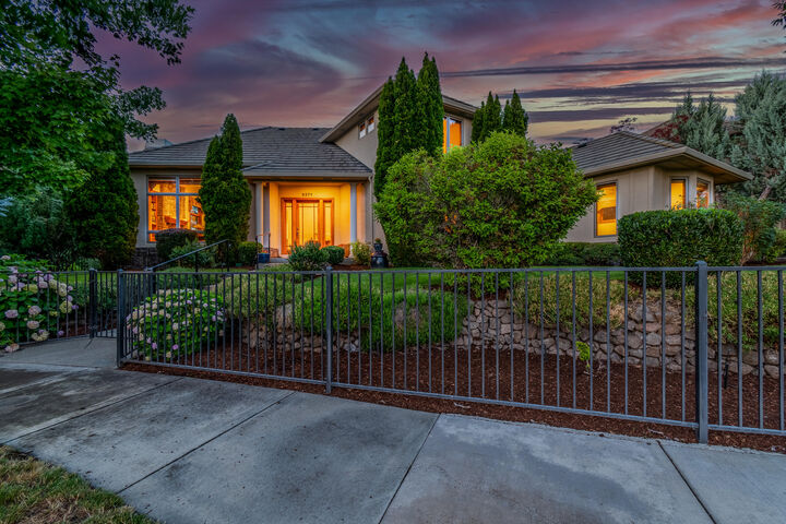 Property Photo: 3371 Calle Vista Drive OR 97504
