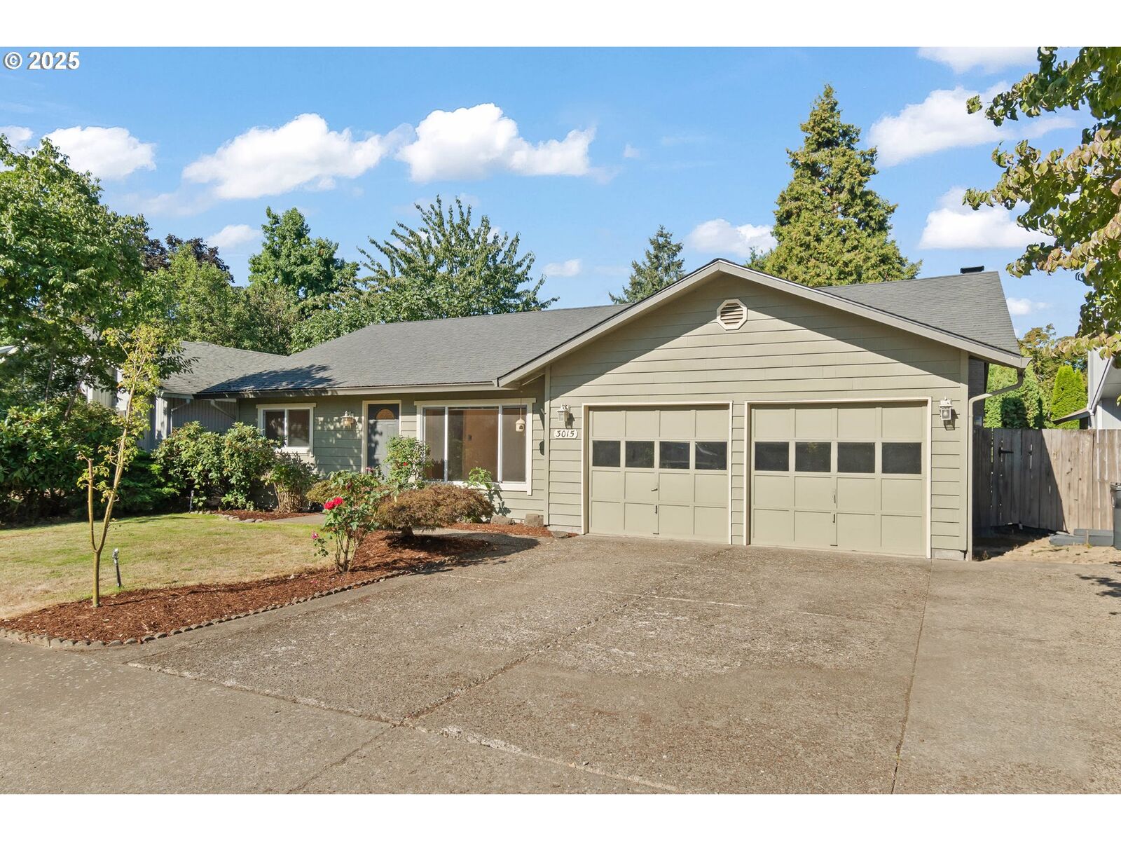 Property Photo:  3015 Kentwood Dr  OR 97401 