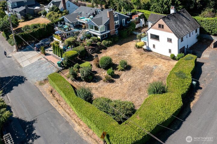 Property Photo:  10523  Exeter Avenue NE  WA 98125 