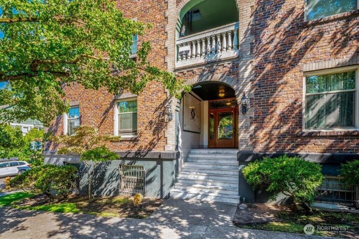 Property Photo:  1052 E Thomas Street  WA 98102 