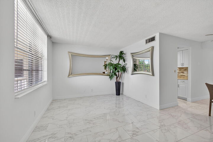 Property Photo: 1131 SE 4th Street 206 FL 33435