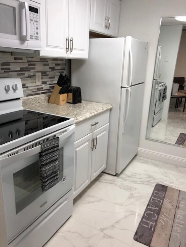 Property Photo:  1131 SE 4th Street 206  FL 33435 
