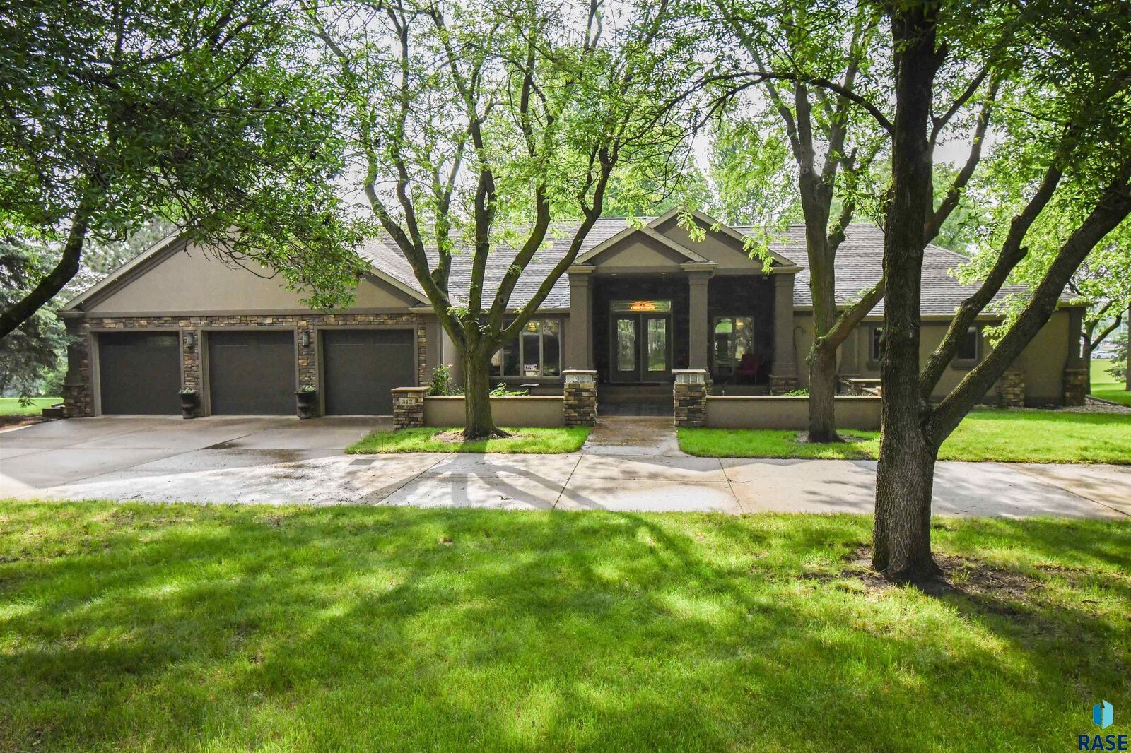 Property Photo:  312 W Lyncrest Trl  SD 57108 