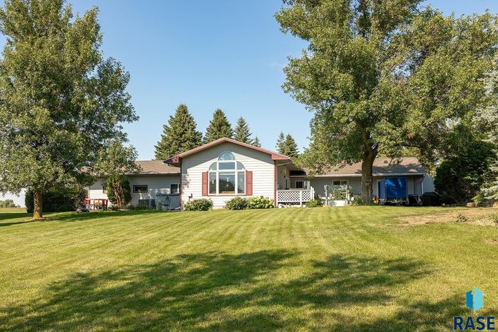 6102 Dakota Dr  Madison SD 57042 photo