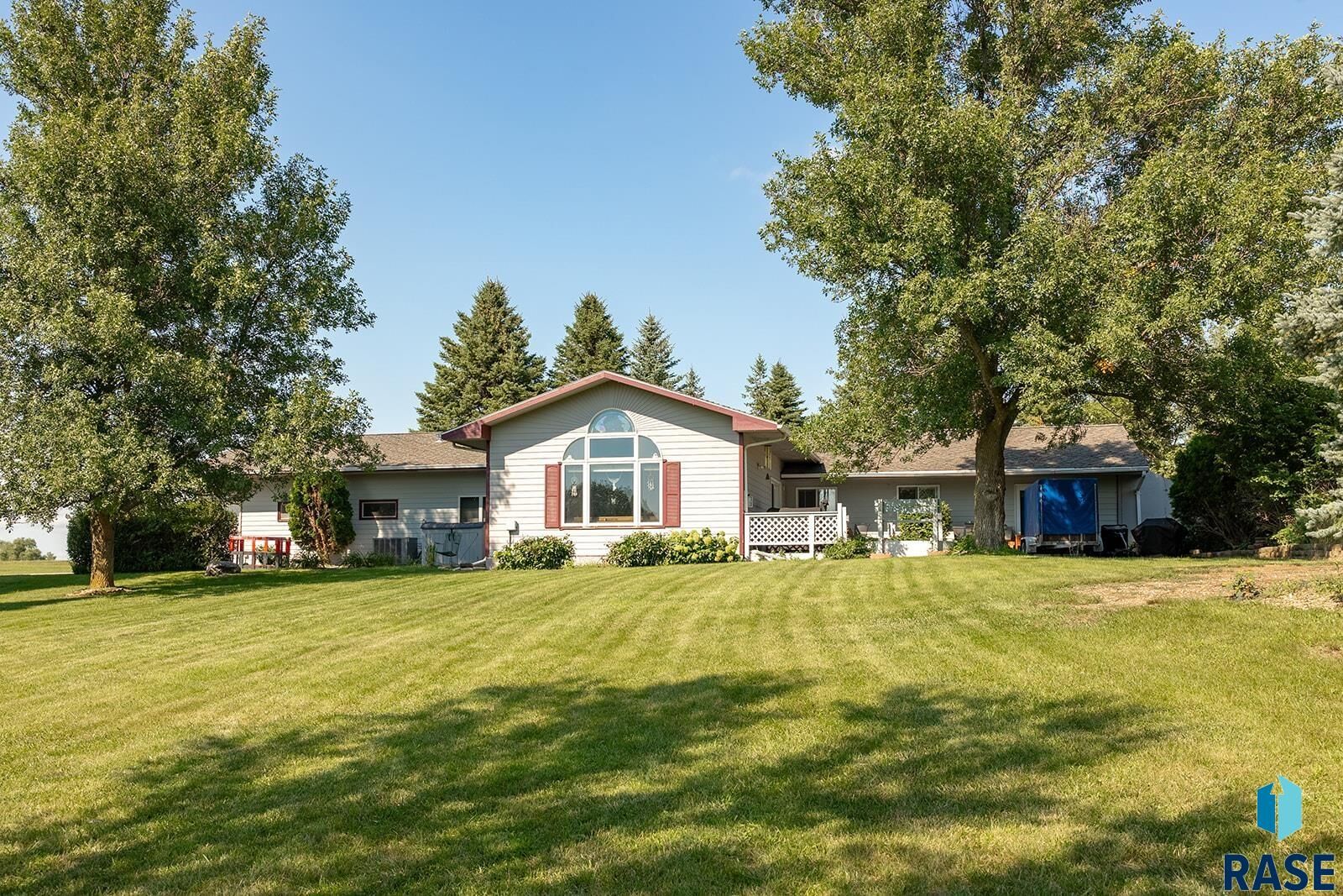 Property Photo: 6102 Dakota Dr SD 57042