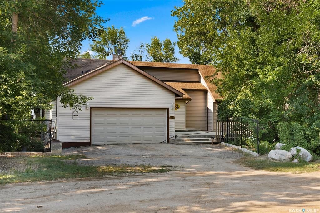 Property Photo:  106 Shaw Drive  SK S0G 4C0 
