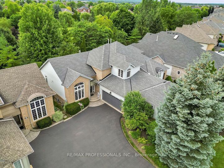 Property Photo:  2228 Turnberry Road 5  ON L7M 4P9 