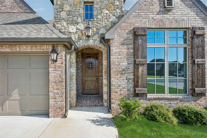 Property Photo:  2520 E Northampton Street  OK 74014 