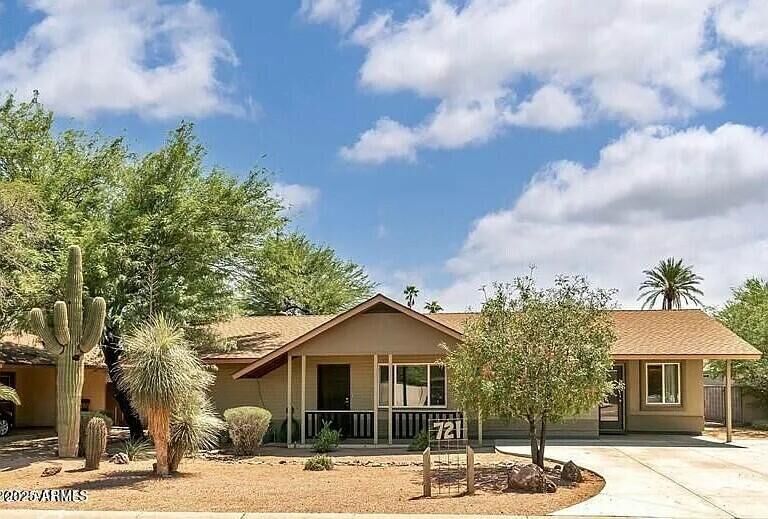 Property Photo: 721 E Vista Del Cerro Drive AZ 85281