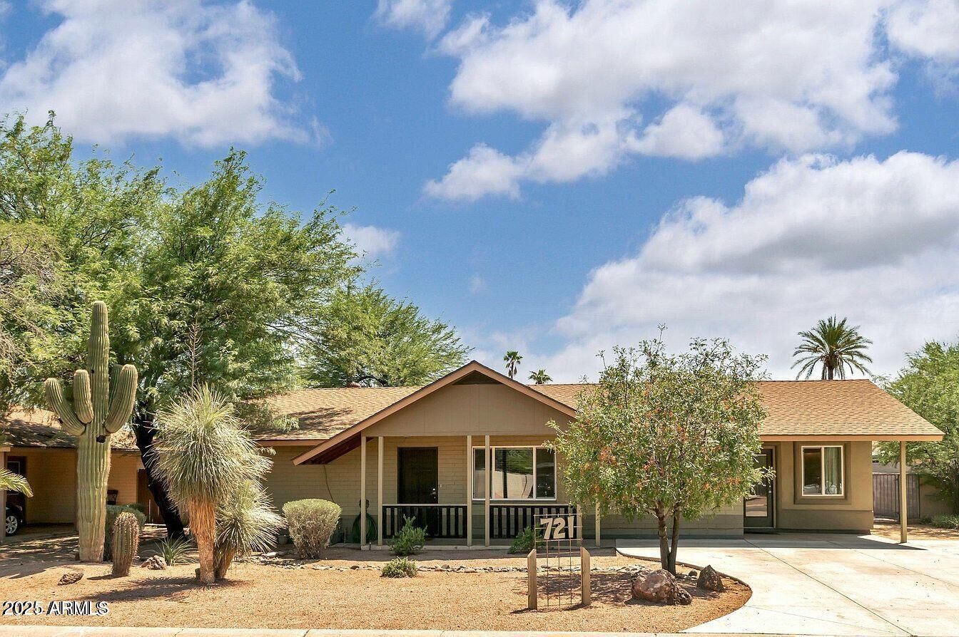 Property Photo:  721 E Vista Del Cerro Drive  AZ 85281 