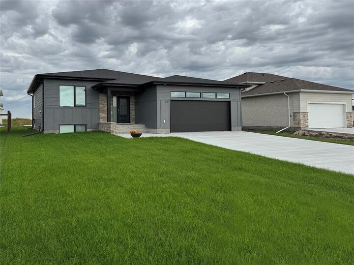 Property Photo: 21 Mulberry Avenue MB R0A 0A2