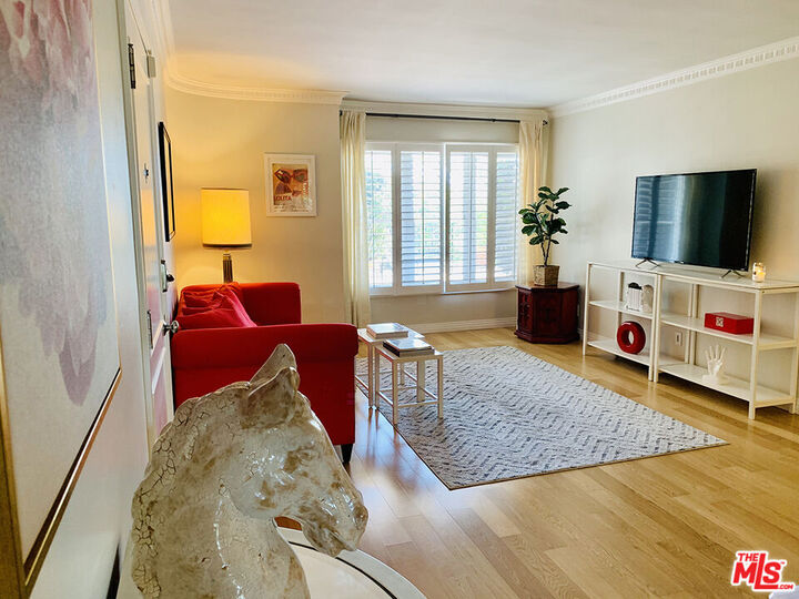 1219 Sunset Plaza Dr  West Hollywood CA 90069 photo