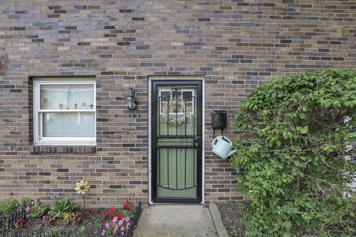 Property Photo: 1226 Woodbrook W Circle OH 43223