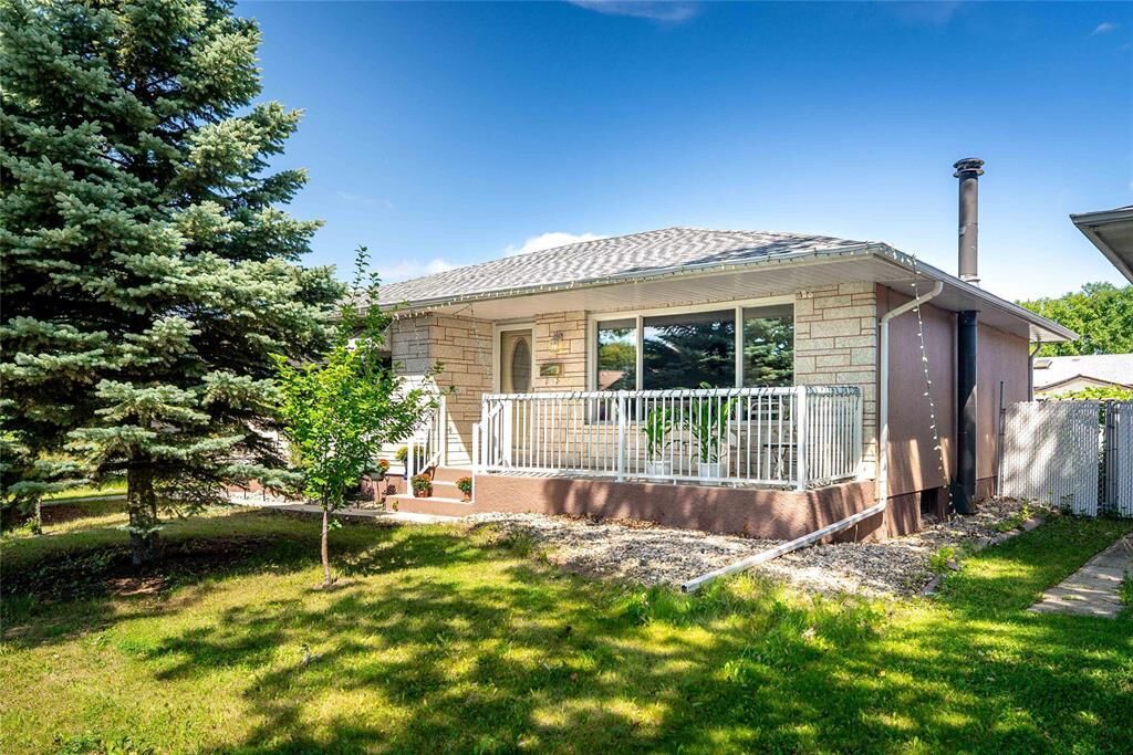 Property Photo: 541 Springfield Road MB R2G 0S1