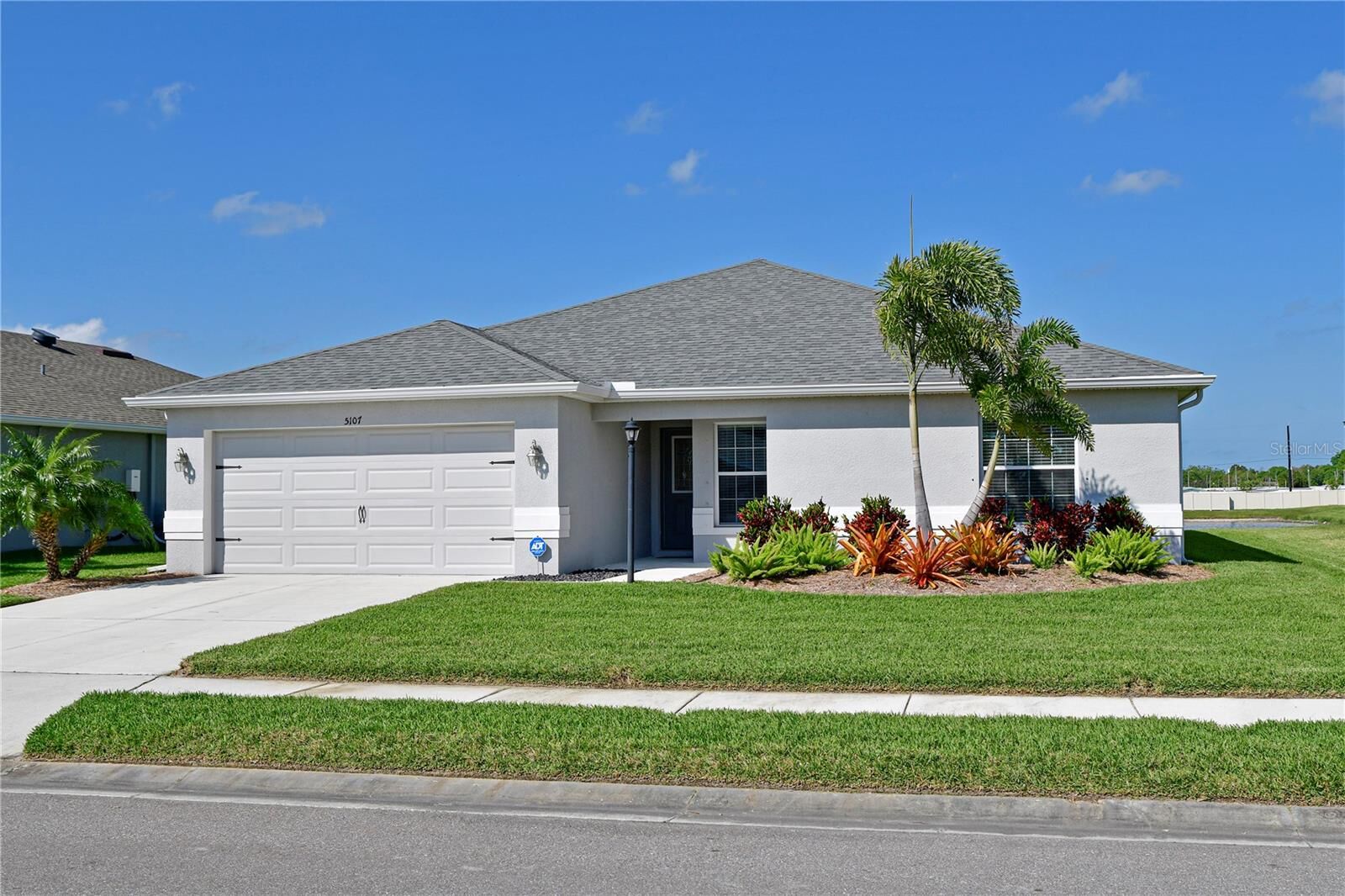 Property Photo:  5107 33rd Avenue E  FL 34221 