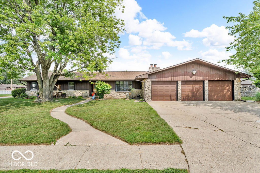Property Photo: 605 Simmons Street IN 46168