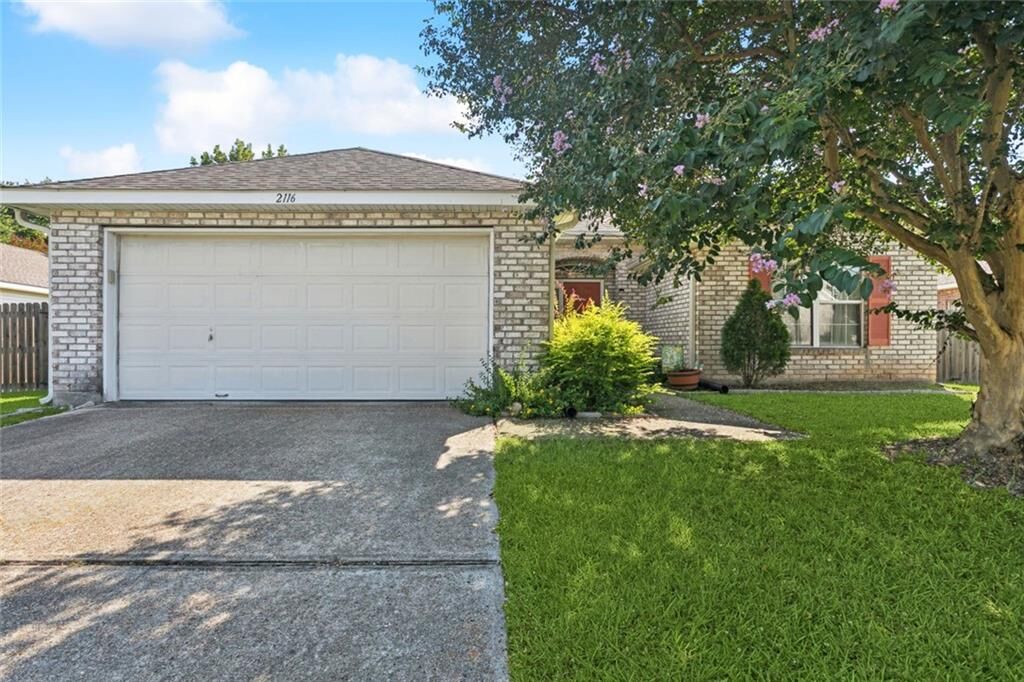 Property Photo:  2116 Summertree Drive  LA 70460 