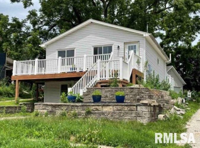 813 W 2nd Street  Cedar Falls IA 50613 photo
