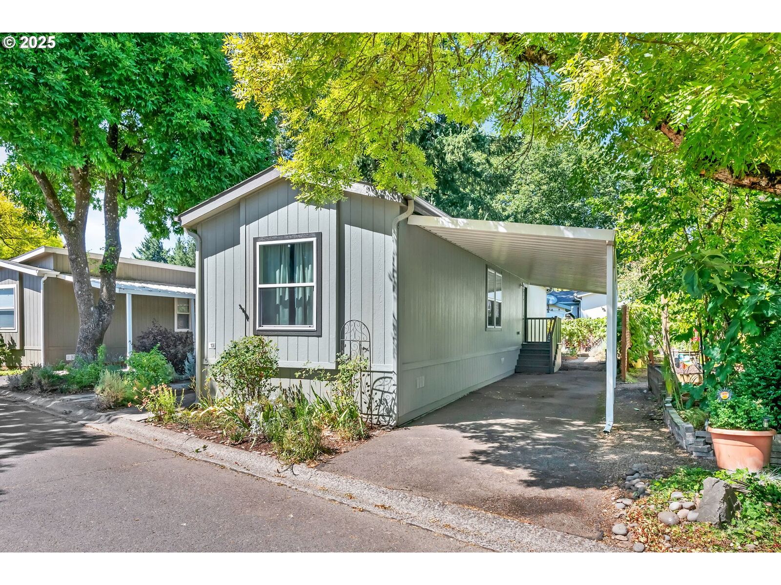 Property Photo:  1475 Green Acres Rd 108  OR 97408 