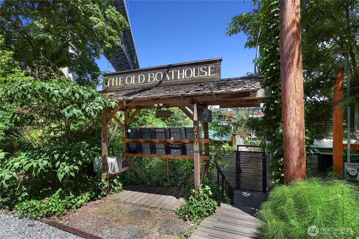 Property Photo: 2770 Westlake Avenue N 6 WA 98109