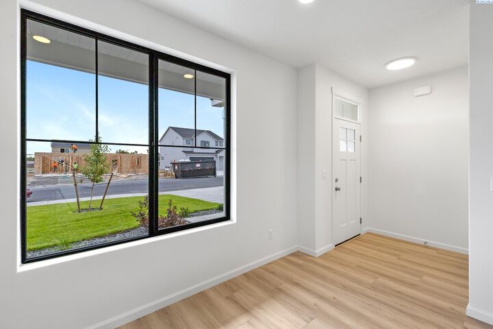 Property Photo: 1109 18th St WA 99320
