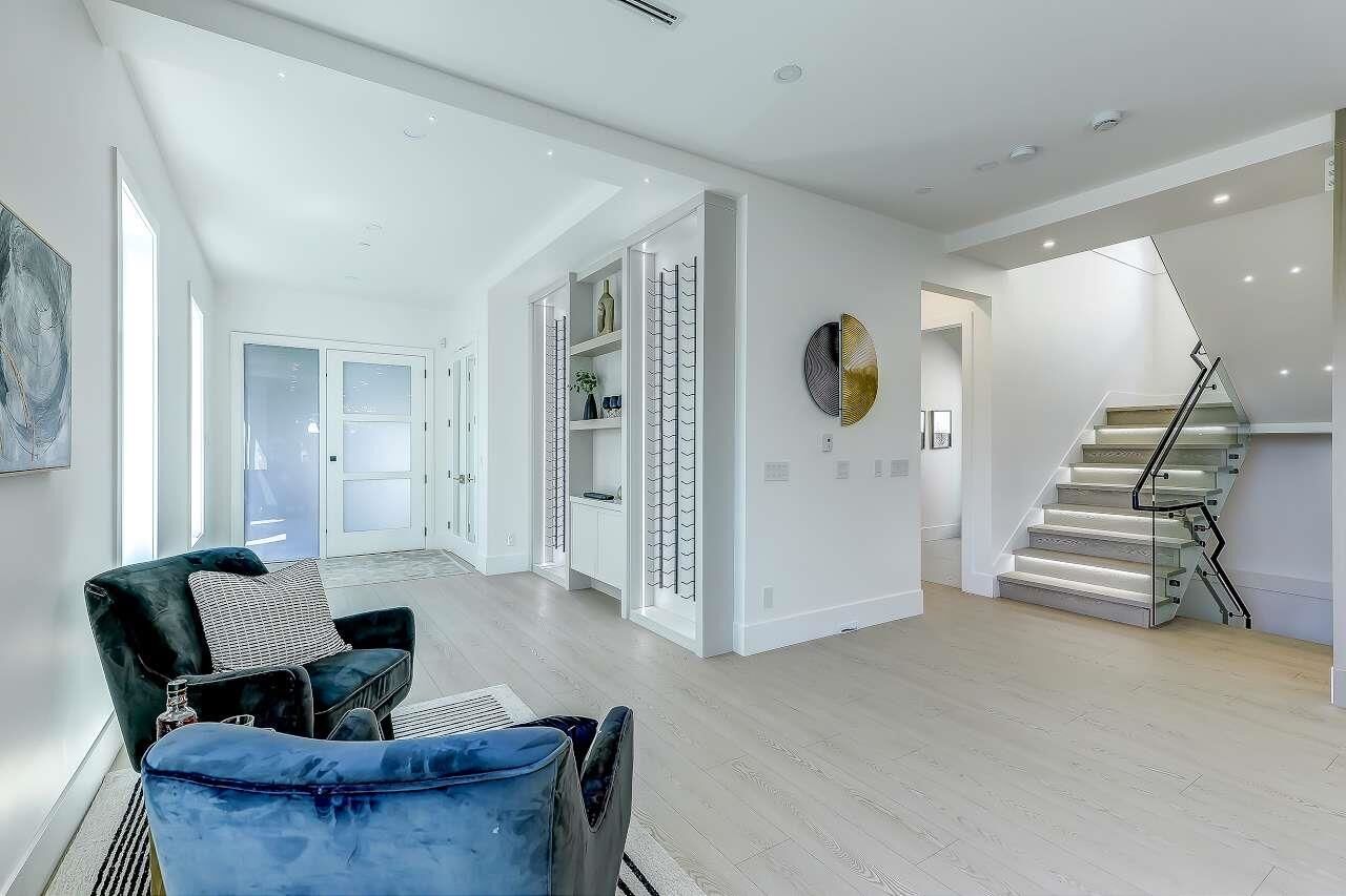 Property Photo:  15569 Oxenham Avenue  BC V4B 2J2 