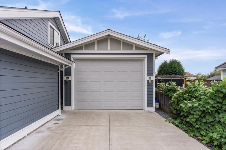 Photo de la propriété: 5855 Carter Road BC V2R 3K1