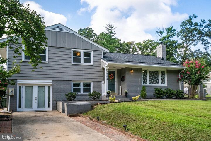 Property Photo: 5904 Atteentee Road VA 22150