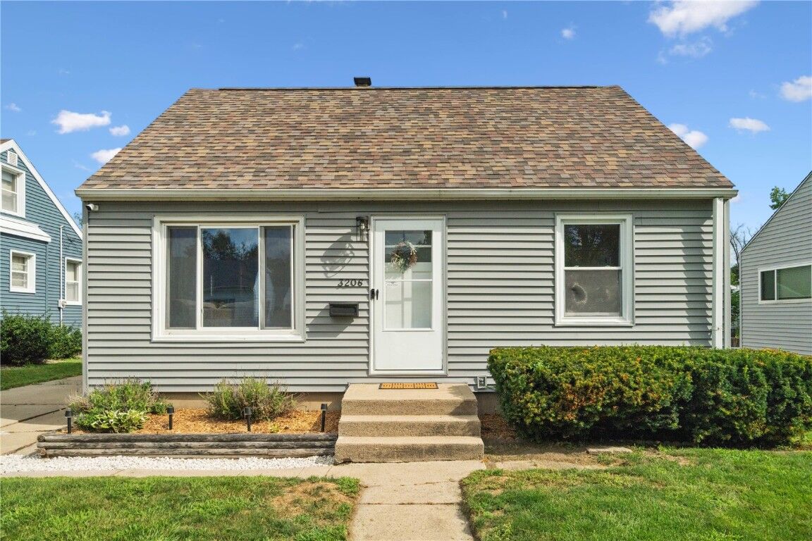 Property Photo:  3206 Soutter Avenue SE  IA 52403 