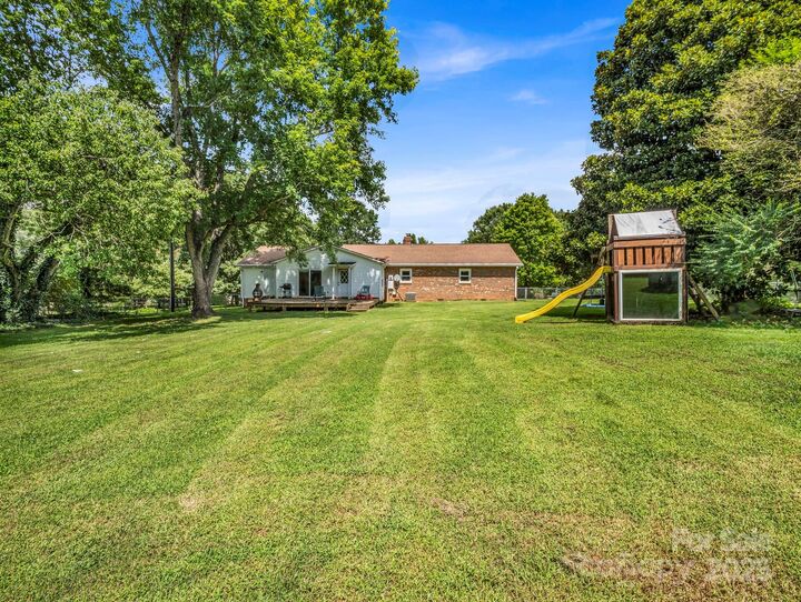 Property Photo: 2551 Robinette Road NC 28650