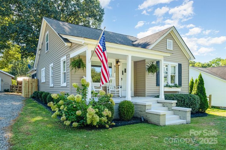 Property Photo: 913 Klondale Avenue NC 28081