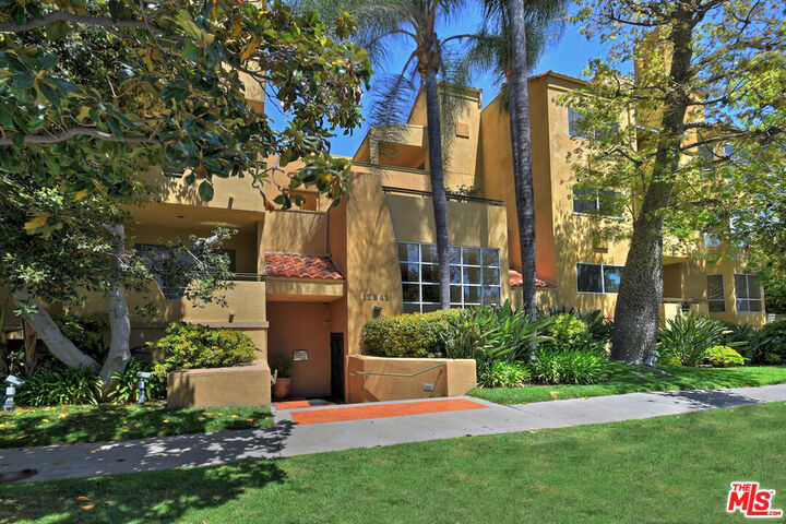 12841 Bloomfield St  Studio City CA 91604 photo