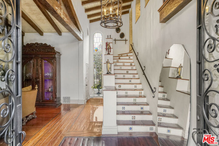 Property Photo:  707 N Bedford Dr  CA 90210 