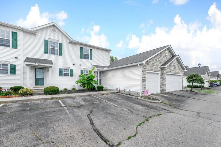 Property Photo: 4708 Parrau Drive OH 43228