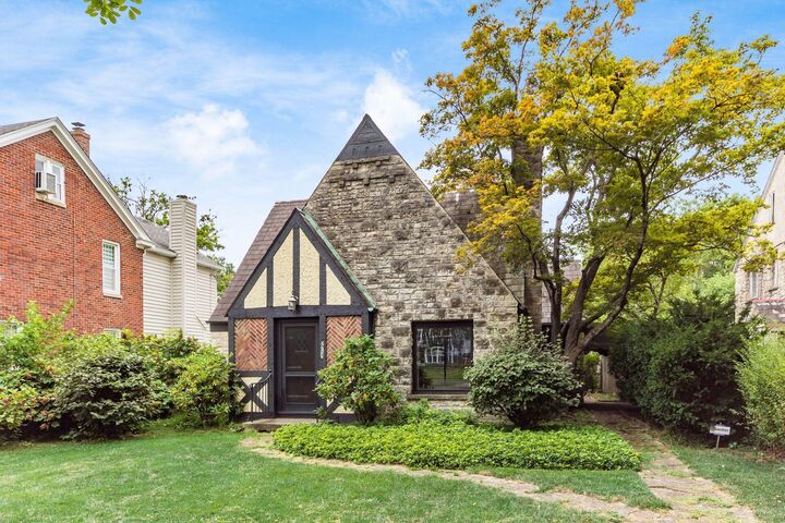 Property Photo: 2717 E Broad Street OH 43209