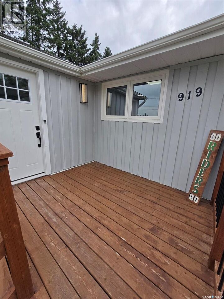 Property Photo: 919 Southesk Street SK S0G 5C0
