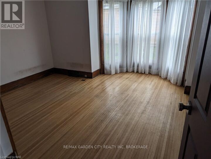 Property Photo:  28 Lake Street  ON L2R 5W6 