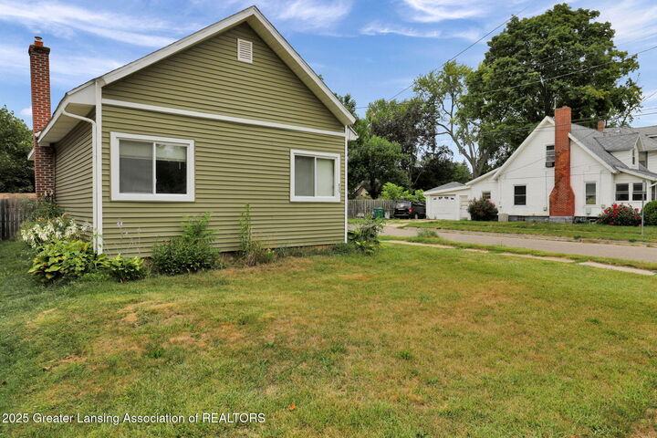 Property Photo:  435 N Magnolia Avenue  MI 48912 
