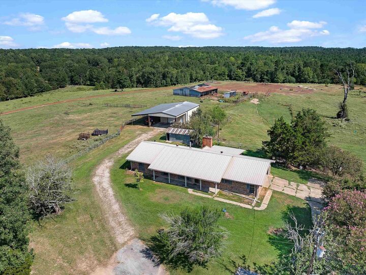 Property Photo:  4311 E Hwy 79  TX 75652 