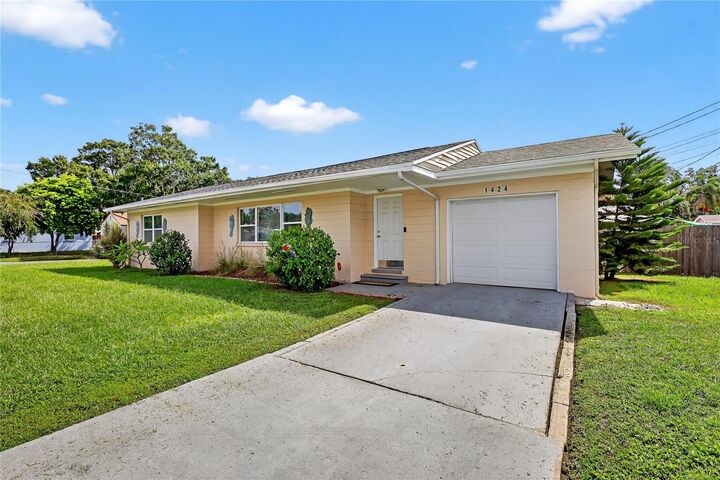 Property Photo: 1424 York Street S FL 33707