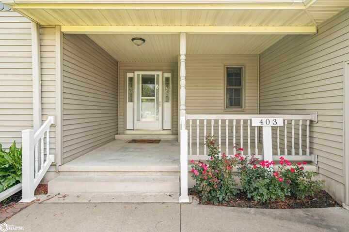 Property Photo:  403 Louisiana Street  IA 52638