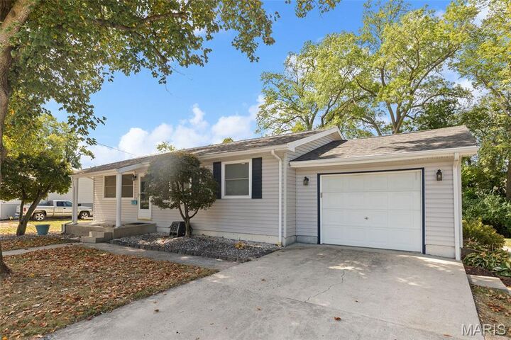 Property Photo: 304 Watt Street IL 62294